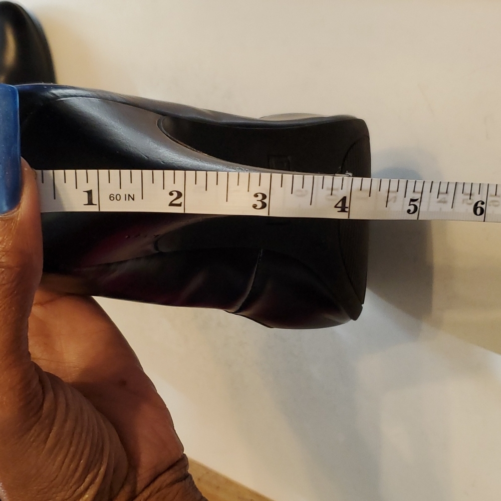 Ladies black shoes size 10